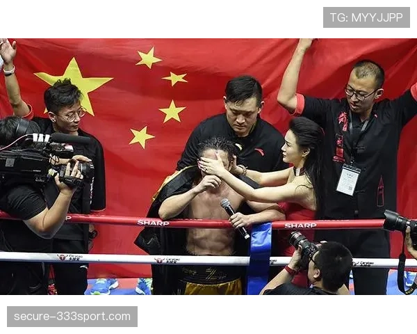 邹市明家的冰箱里塞满了蛋白粉，邻居以为他开了健身房